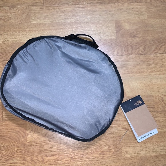 NWT The North Face Base Camp Duffel, Small - Picture 8 of 14